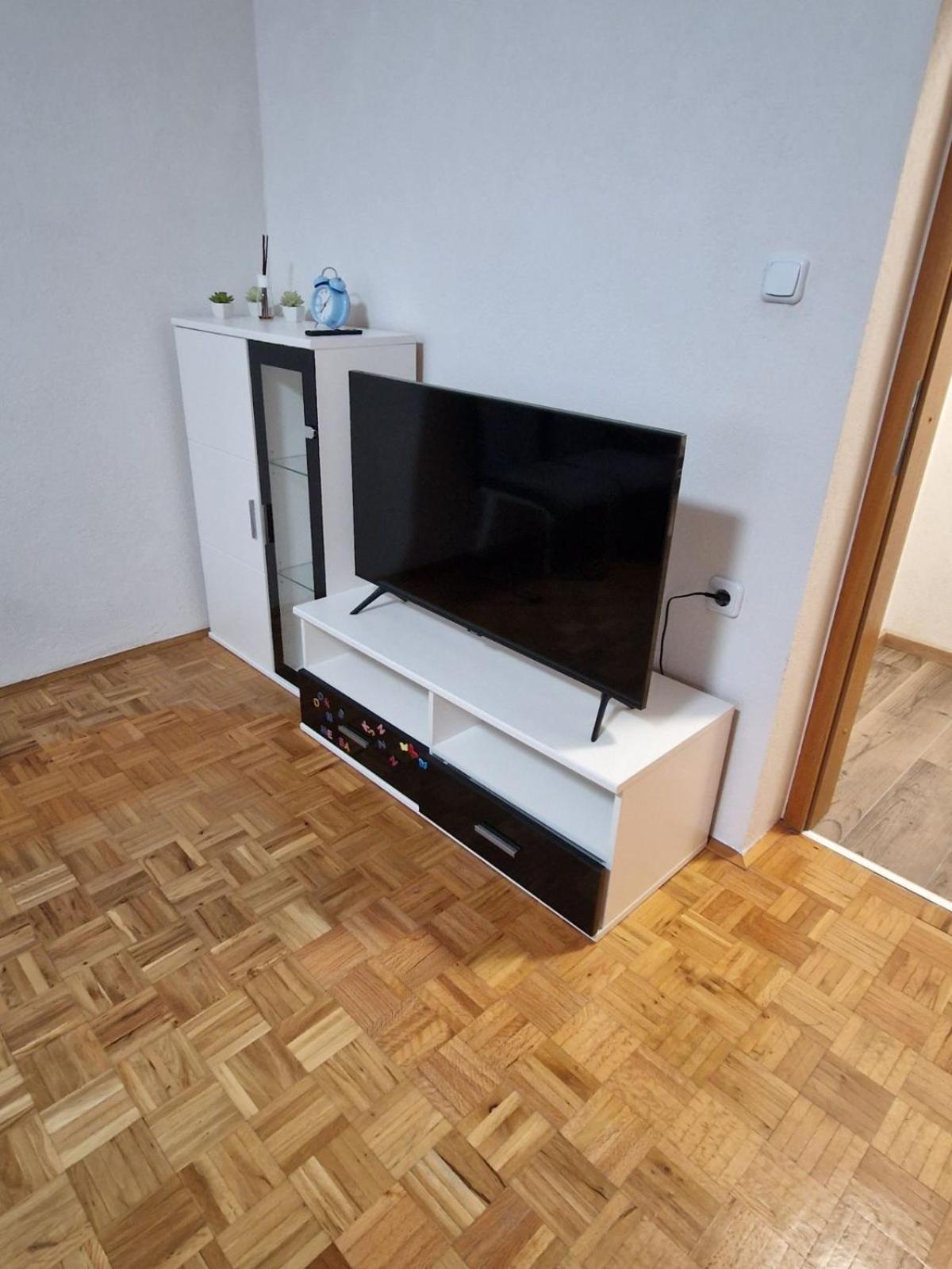 Apartma-Sobe Lejla วิพาวา ภายนอก รูปภาพ