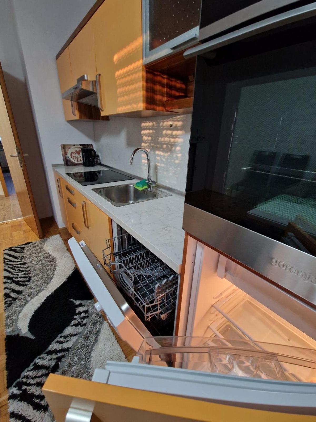 Apartma-Sobe Lejla วิพาวา ภายนอก รูปภาพ