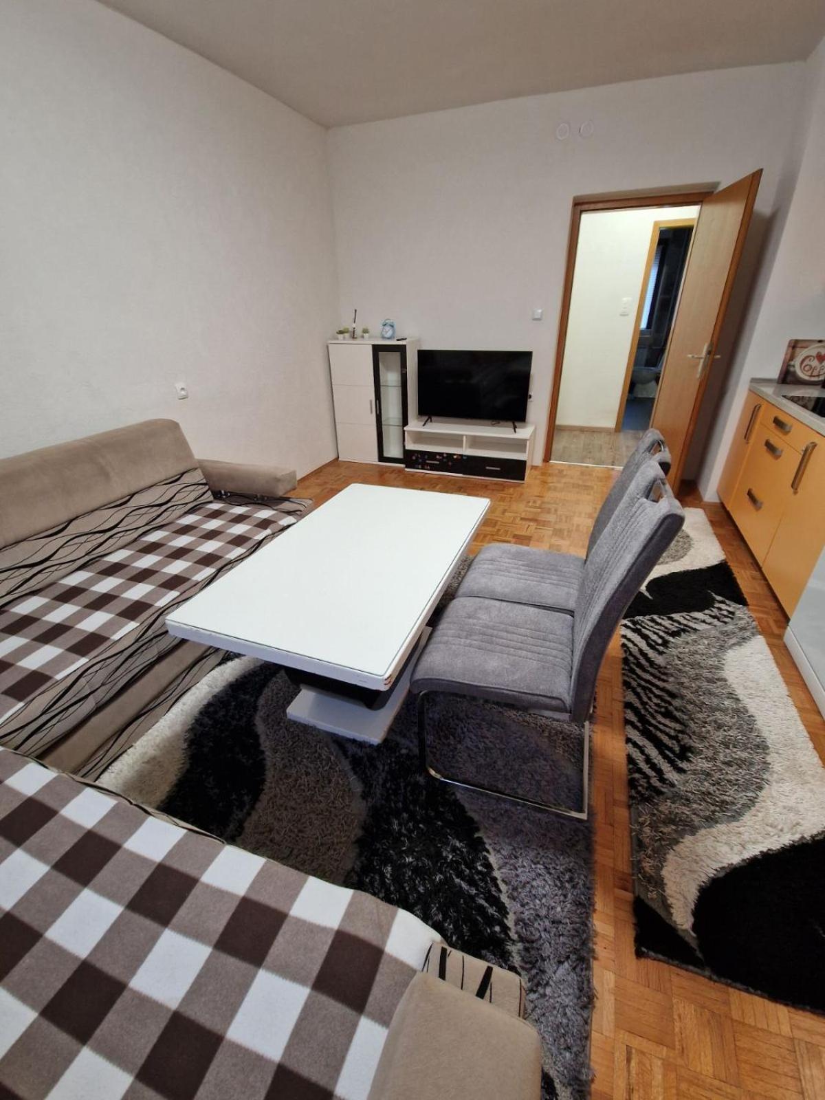 Apartma-Sobe Lejla วิพาวา ภายนอก รูปภาพ
