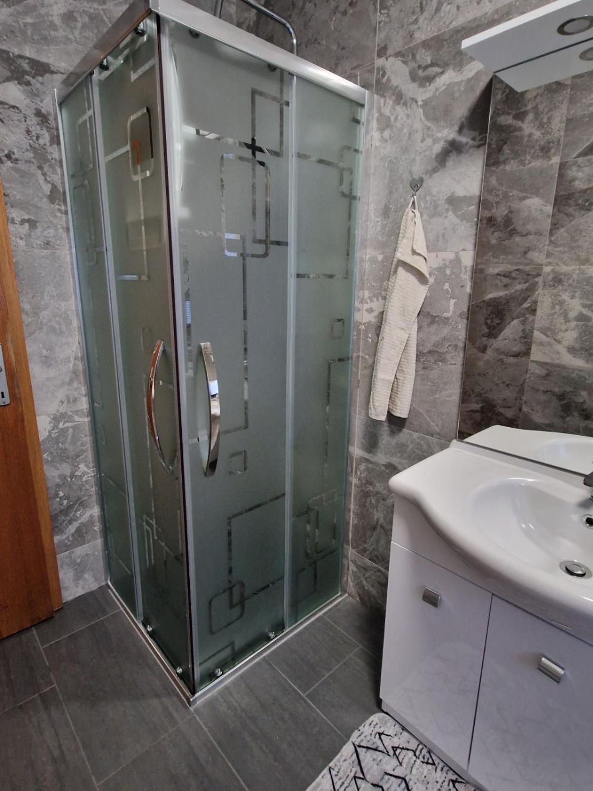 Apartma-Sobe Lejla วิพาวา ภายนอก รูปภาพ
