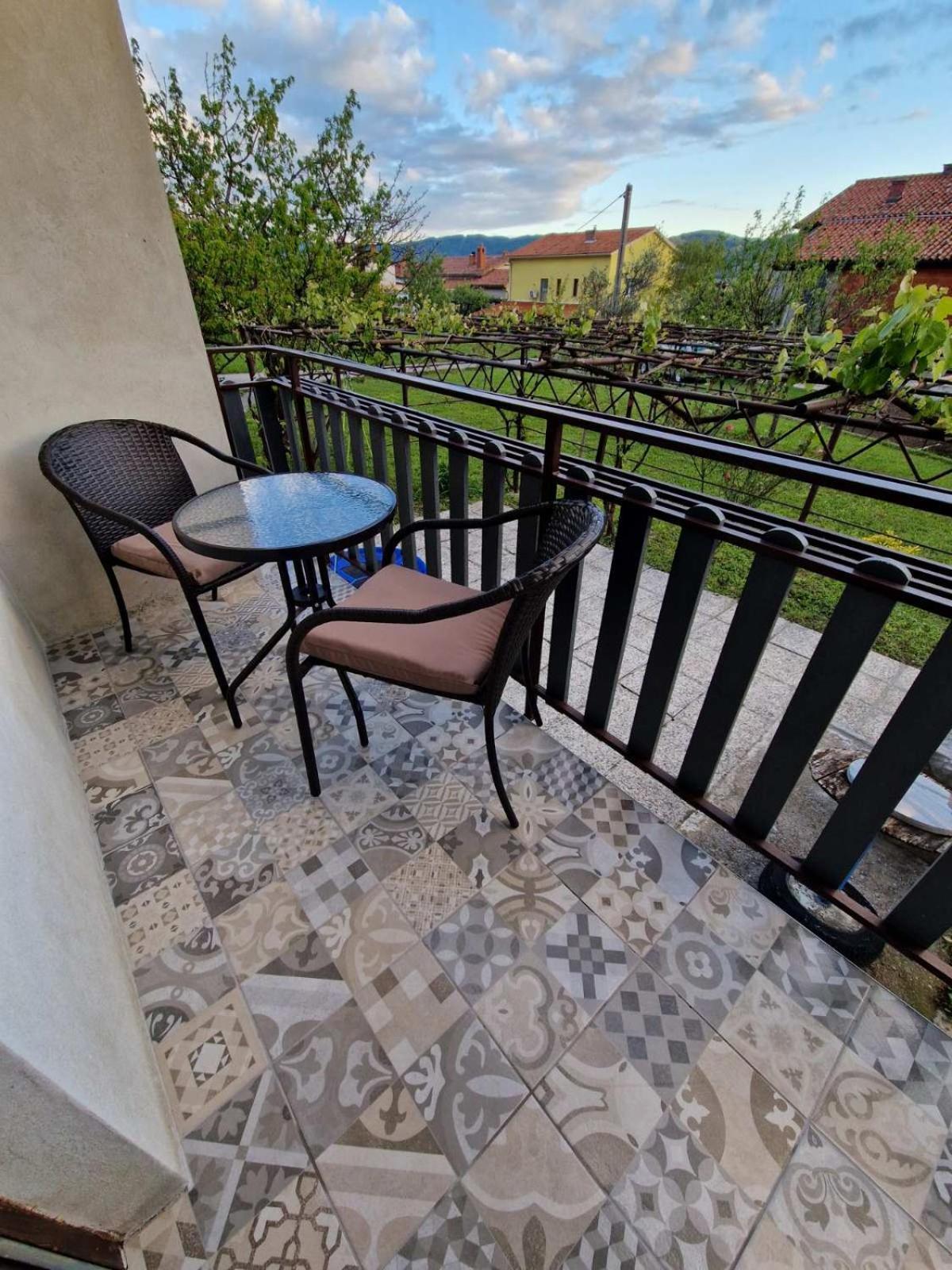 Apartma-Sobe Lejla วิพาวา ภายนอก รูปภาพ
