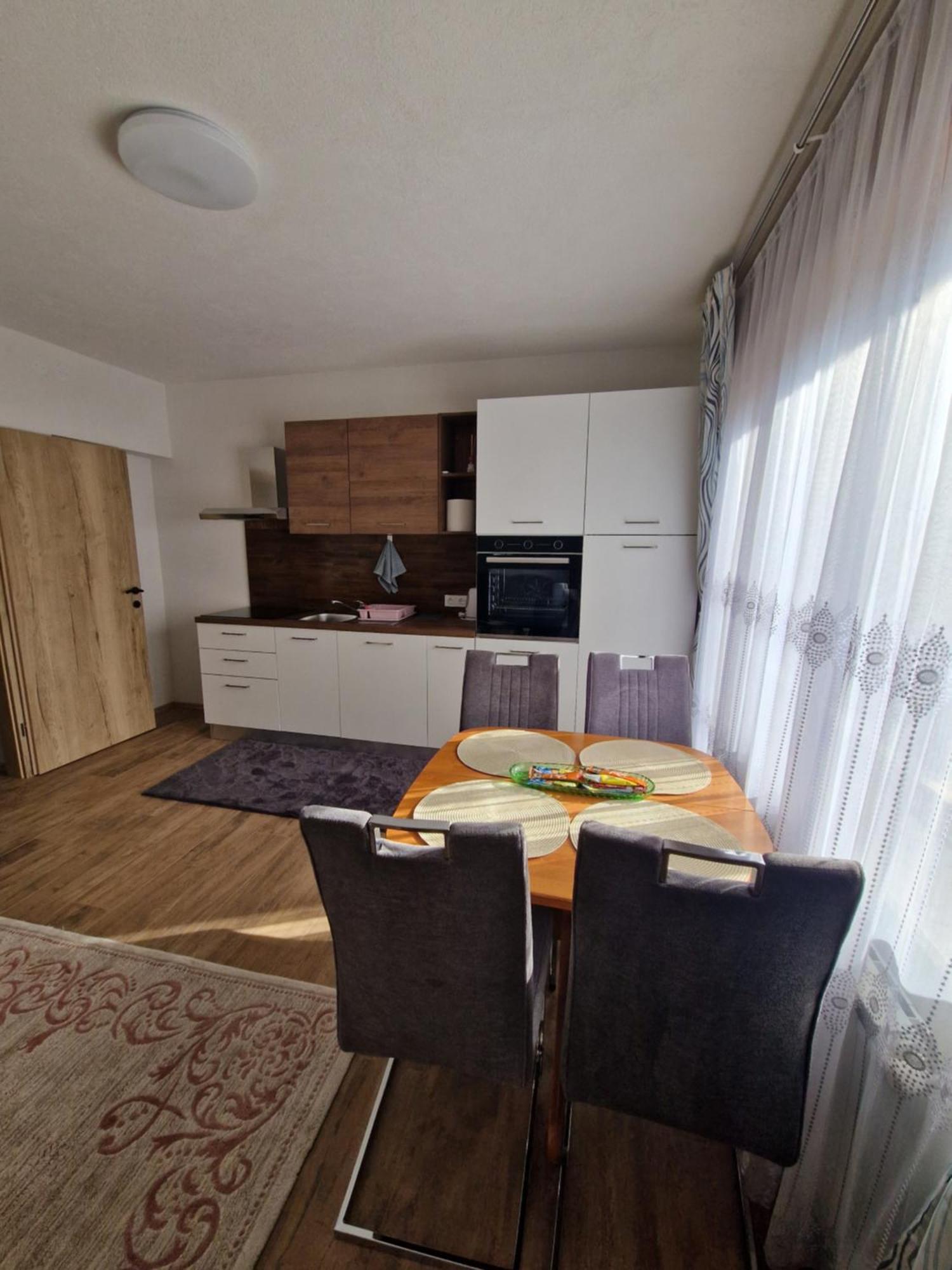 Apartma-Sobe Lejla วิพาวา ภายนอก รูปภาพ