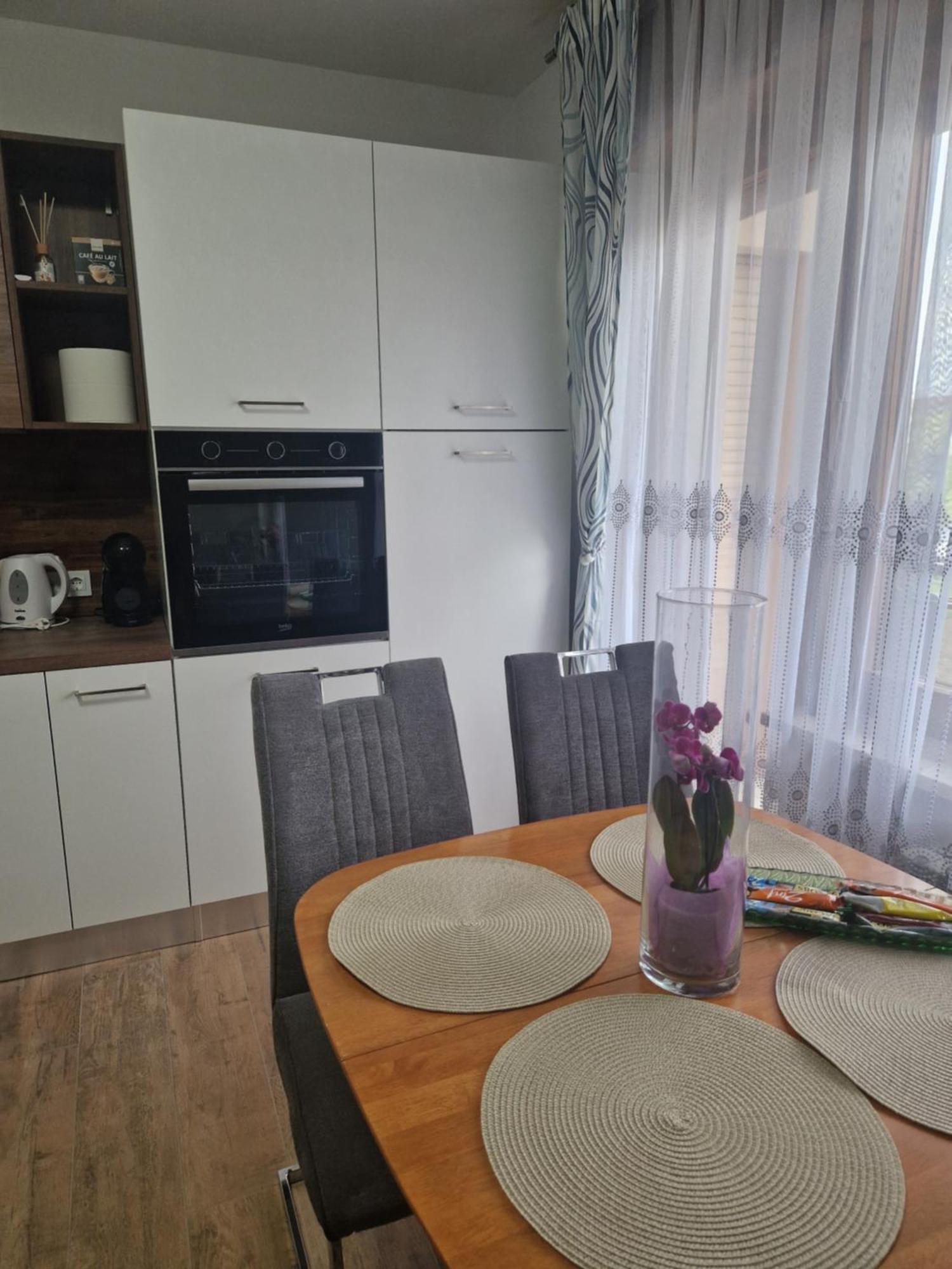 Apartma-Sobe Lejla วิพาวา ภายนอก รูปภาพ